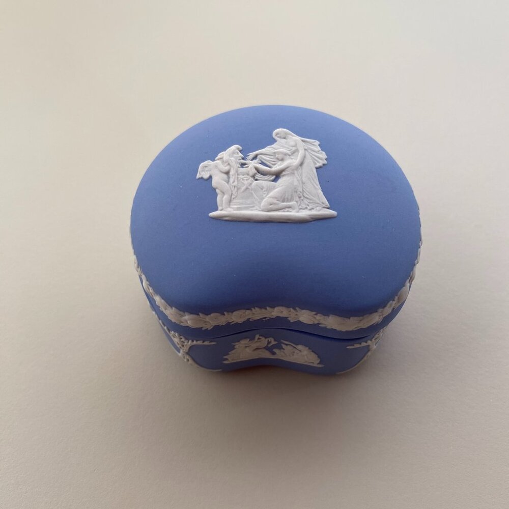 Wedgwood Blue Jasperware Kidney-Shaped Trinket Box with White Motif